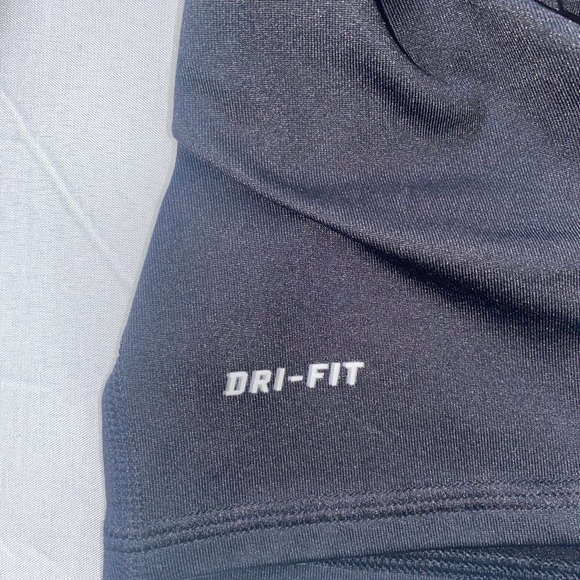 black nike dry fit nurtleneck long sleeve. - Picture 2 of 3